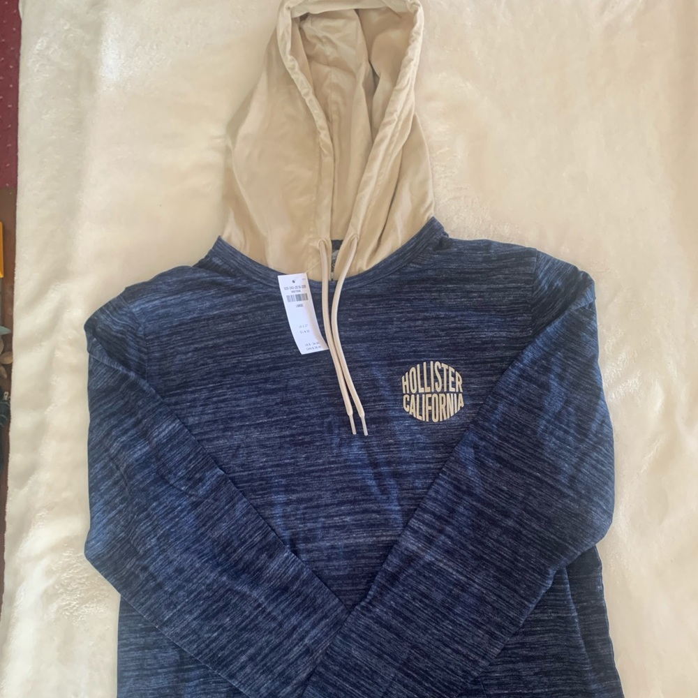Hollister men’s long-sleeve hoodie